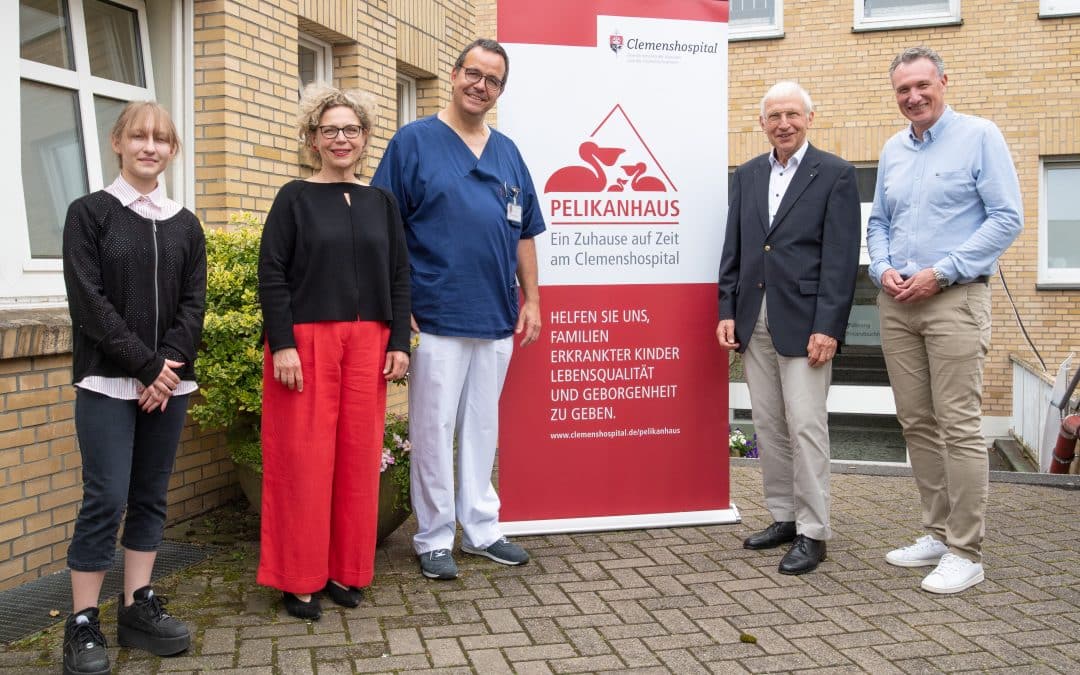Maria Wachtel, Dr. Martina Klein und PD Dr. Otfried Debus vom Clemenshospital freuen sich über die Spende des Lions-Clubs Münster Westphalia, die von Prof. Dr. Heiner Rösmann und Ingo Dreßen (v.l.) symbolisch übergeben wurde.