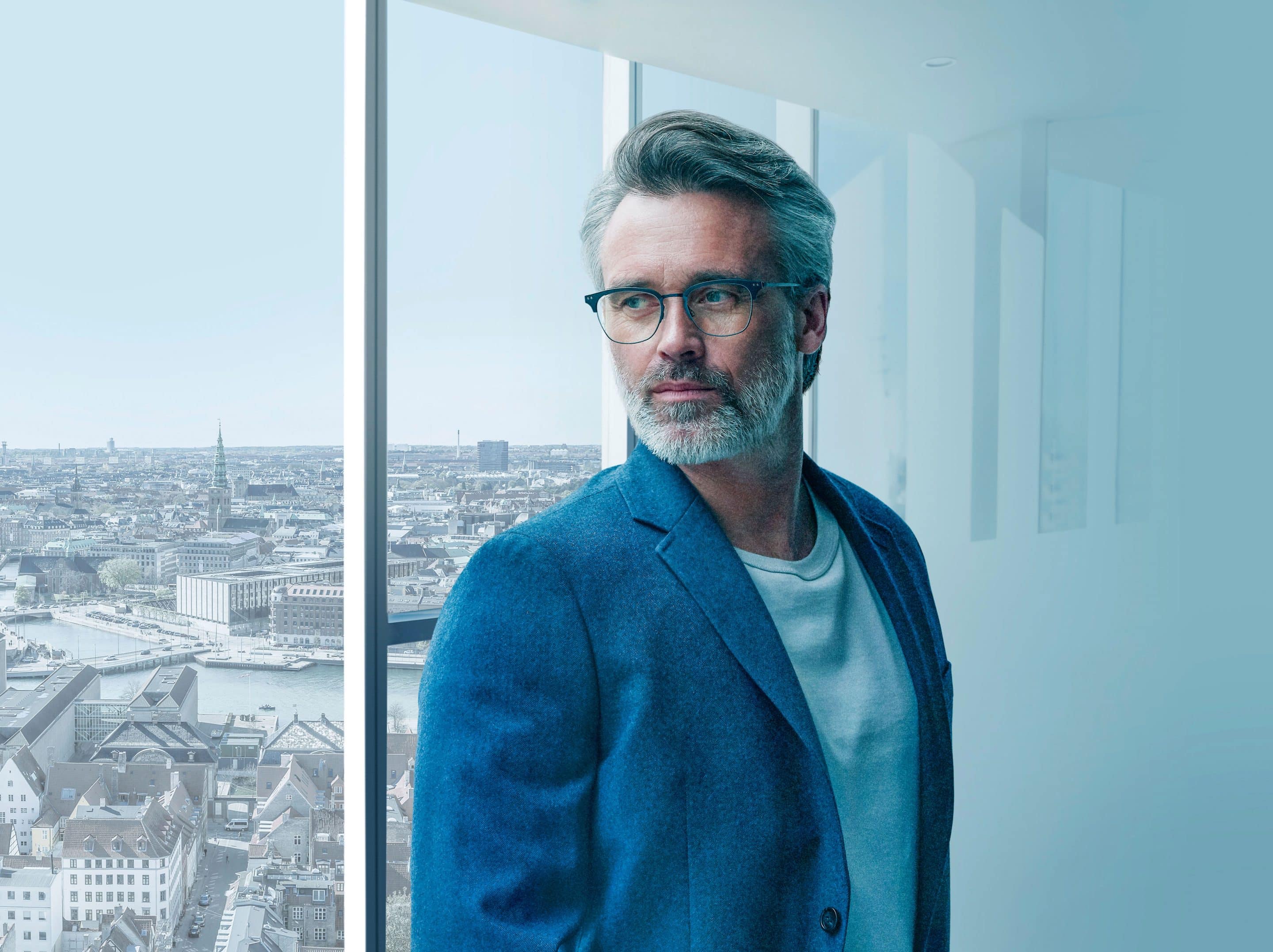 Biometrische Gleitsichtgläser ermöglichen scharfes Sehen aus allen Blickrichtungen und bei jeder Entfernung. Foto: djd/Rodenstock