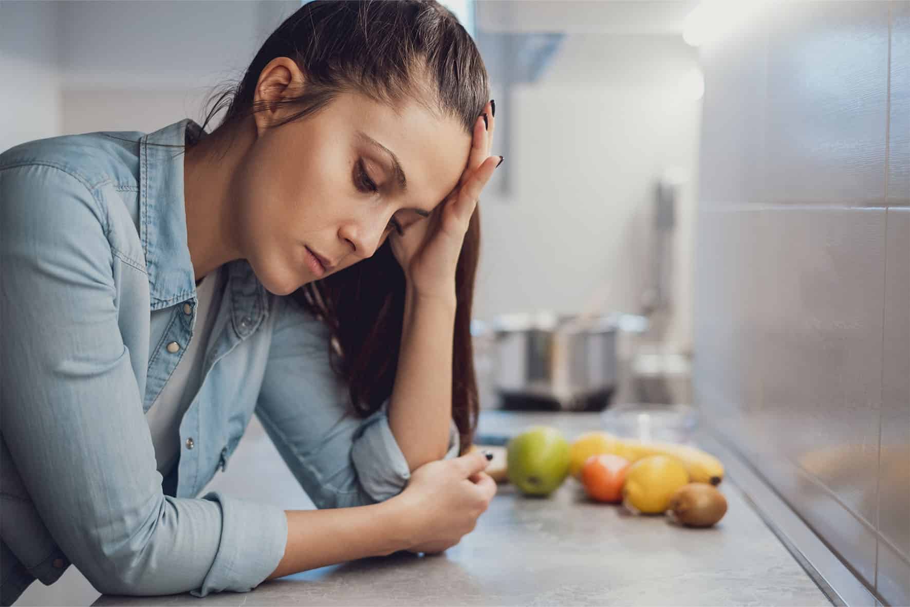 Migräne: Bestimmte Lebensmittel können Triggerfaktoren für Migräneattacken sein. Foto: djd/www.perfood.de/AdobeStock/sasamihajlovic