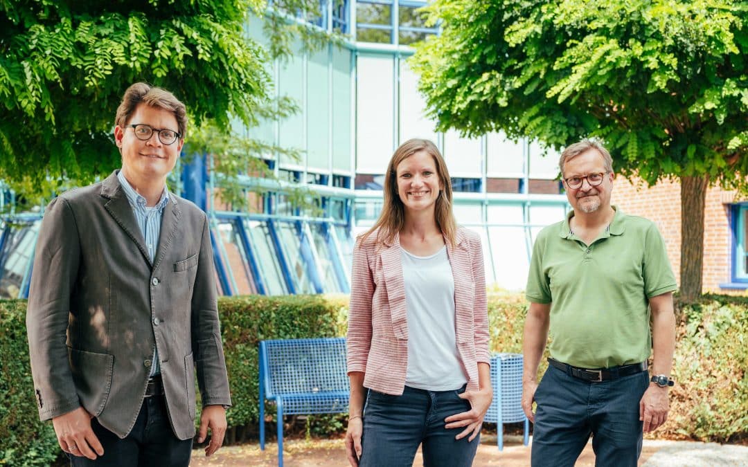 Krebs: Foto (UKM/ Heine): Haben am WTZ Münster ein besonderes Beratungsangebot für Kinder krebskranker Eltern eingerichtet: Prof. Philipp Lenz (l.), Melanie Ramm und Prof. Georg Romer.