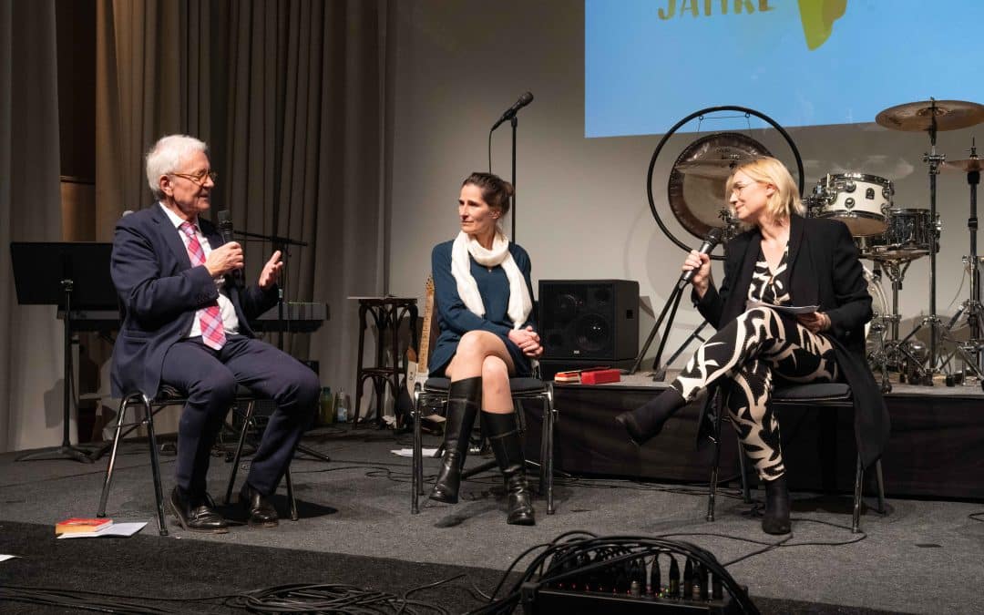 Kinderkrebshilfe Münster e.V.: Bei der Podiumsdiskussion zum 40. Geburtstag der Kinderkrebshilfe Münster e.V. sprachen Prof. Claudia Rössig (Mitte) und Prof Heribert Jürgens als langjährige Leiter der Kinderonkologie am UKM über den Einsatz des Fördervereins und über die große Rolle von Spendengeldern. © Foto (Ralf Westarp)