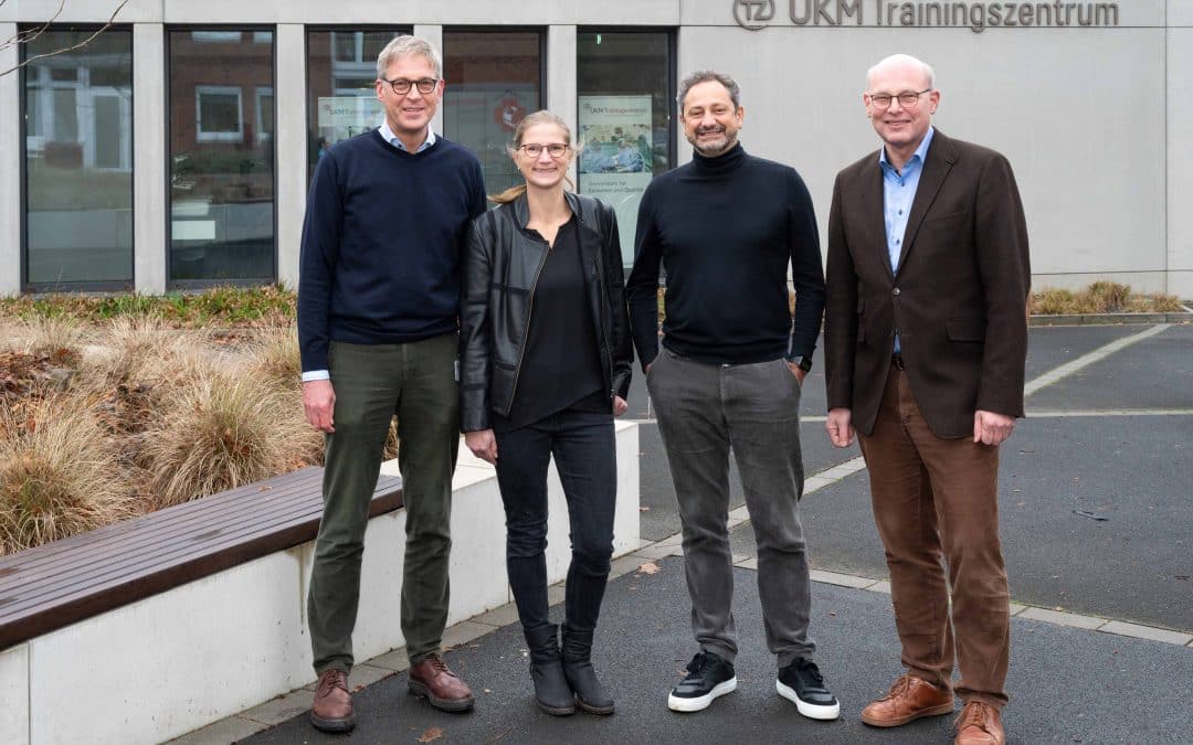 Foto (UKM/Wibberg): Diskutierten heute zur aktuell angespannten Lage in Kinderarztpraxen und Kinderkliniken (v.l.n.r.): Dr. Georg Hülskamp (Clemenshospital Münster), Dr. Nike Strobelt (Kinder- und Jugendärztenetz Münster e.V.), Prof. Heymut Omran (UKM) und Dr. Michael Böswald (St. Franziskus-Hospital Münster). (Nicht im Bild Prof. Jörg Dötsch, Präsident der Deutschen Gesellschaft für Kinder- und Jugendmedizin e.V.).