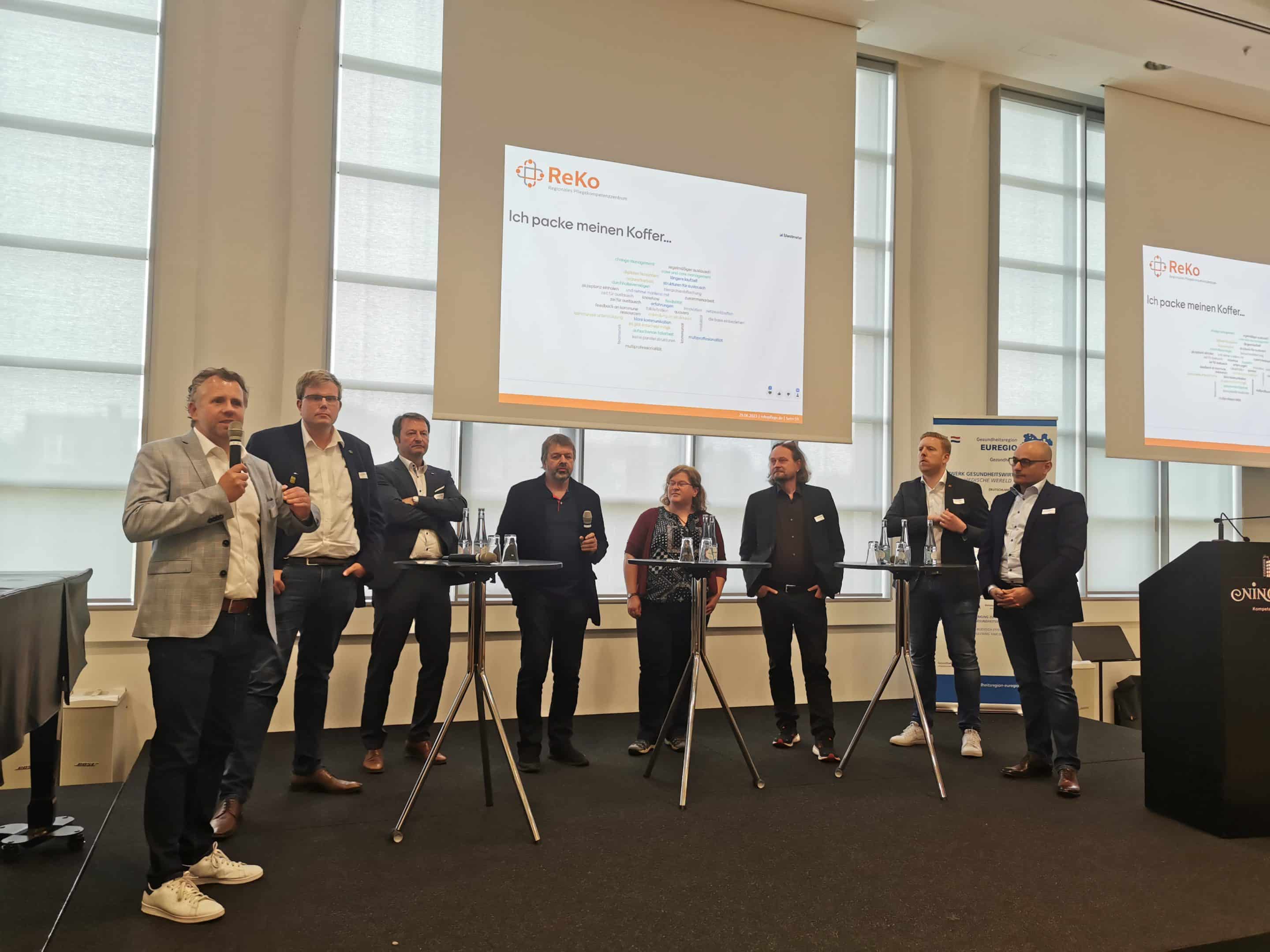 ReKo – Interessanter Austausch mit Blick in die Zukunft in der Diskussionsrunde. (von links nach rechts: Moderator Thomas Nerlinger und die Diskussionsteilnehmer Gert Lödden, Thomas Bodmer, Prof. Dr. Michael Monzer, Birgit Baumann, Prof. Dr. Manfred Hülsken-Giesler, Jonas Roosmann und Abed Daka)