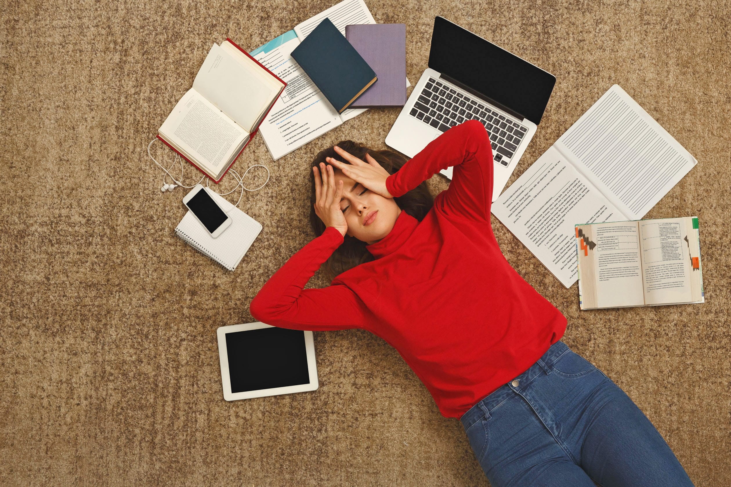 Stress, lass nach! Überlastungen sind eine häufige Ursache von Kopfschmerzen und Migräne. Foto: DJD/Thomapyrin/Getty Images/Konstantin Postumitenko